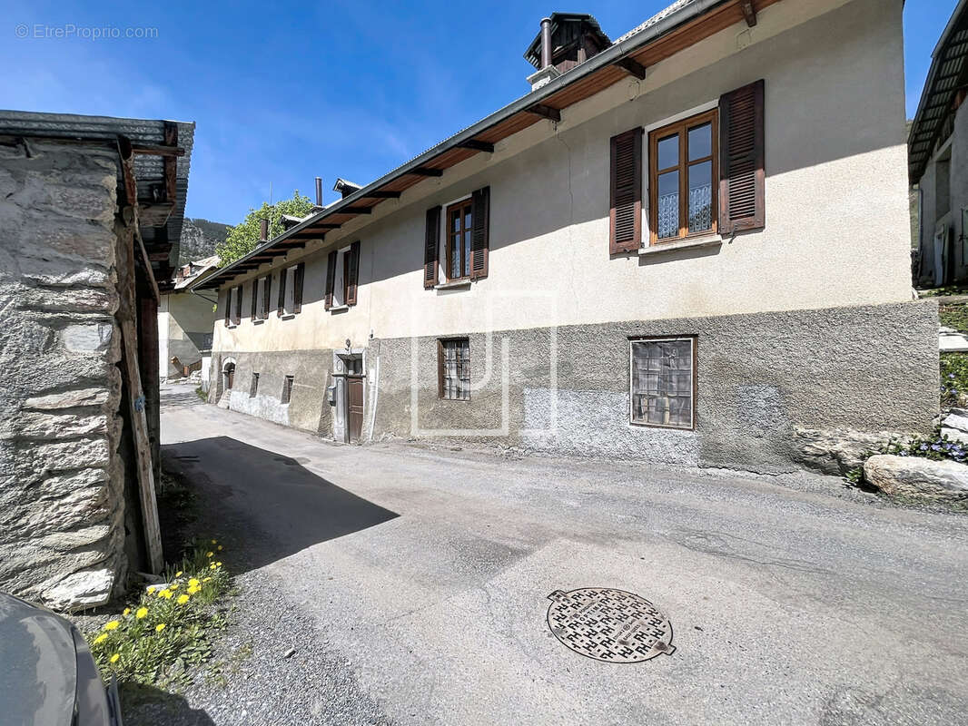 Maison à SAINT-PAUL-SUR-UBAYE
