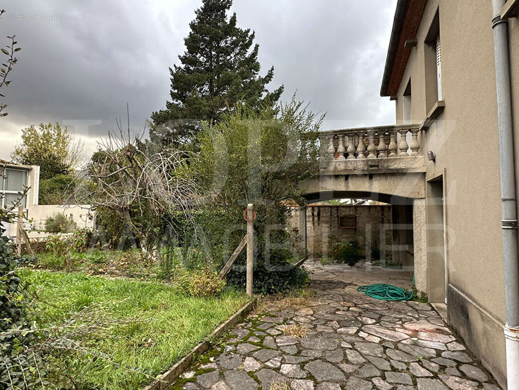 Maison à AUSSILLON