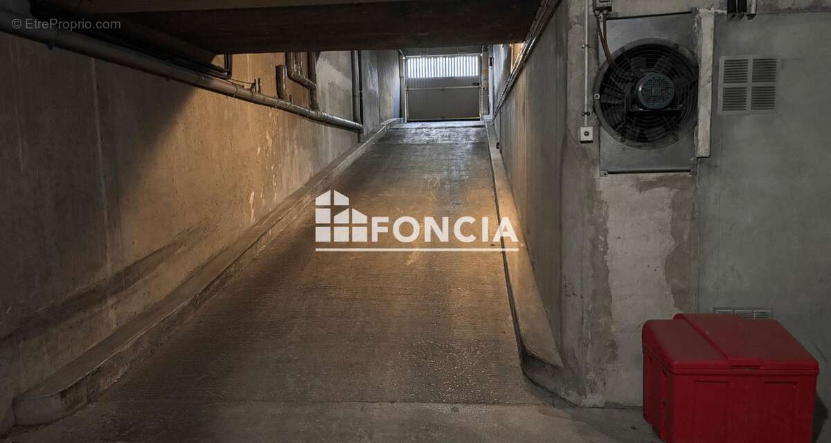 Parking à PARIS-15E