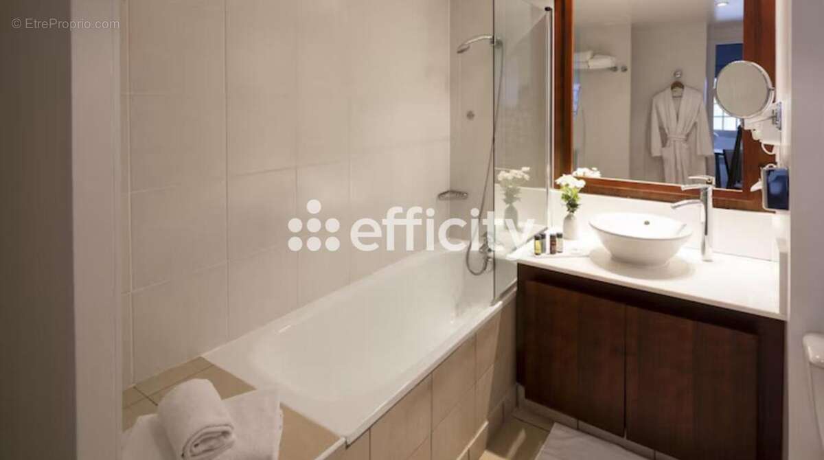 Appartement à COURBEVOIE