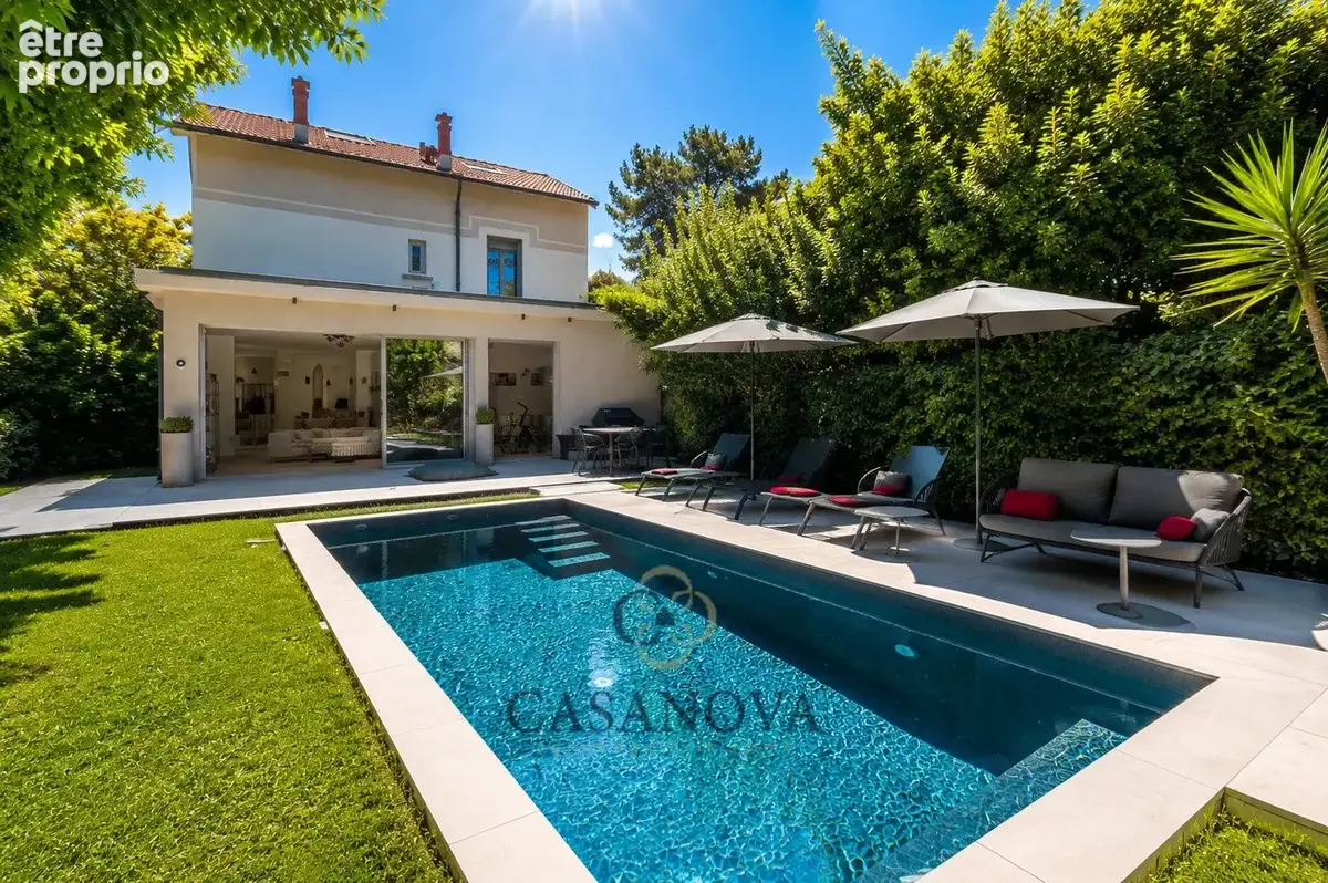 Maison de caractère rénovée avec jardin paysager, piscine et garage aux Arceaux à Montpellier - photo 26