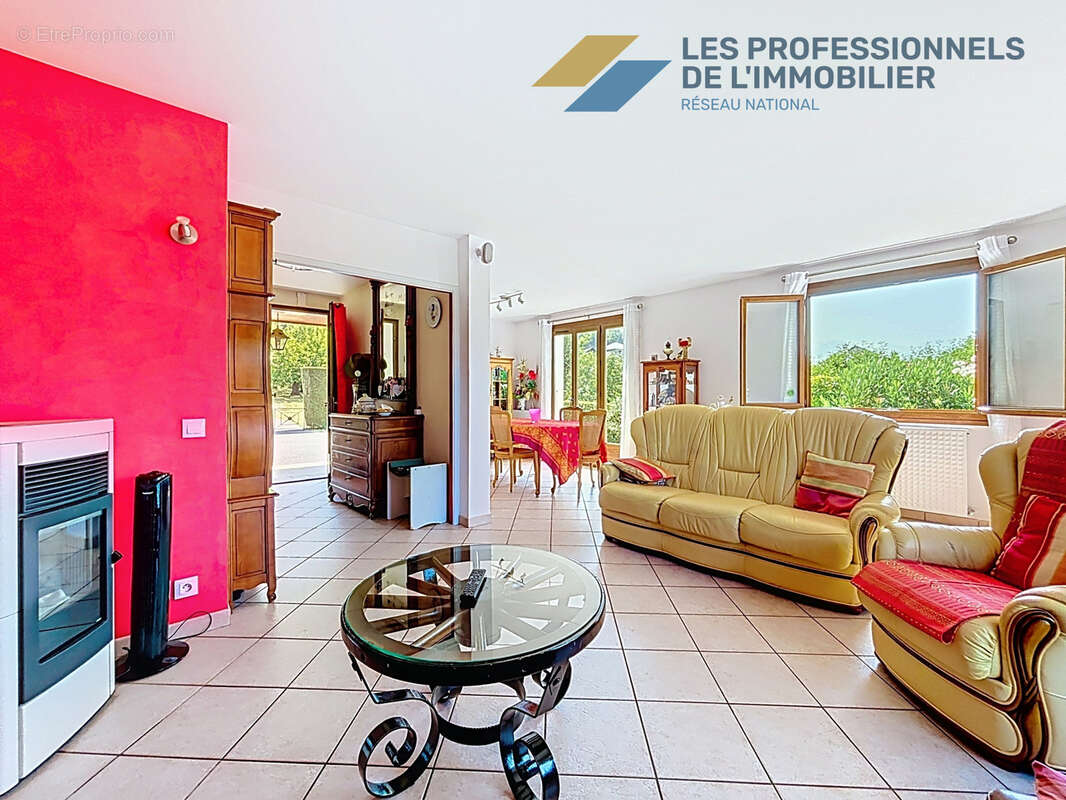 Maison traditionnelle de plain-pied de 129,25 m2 habitable, sur un terrain de 1 760 m2 - photo 3