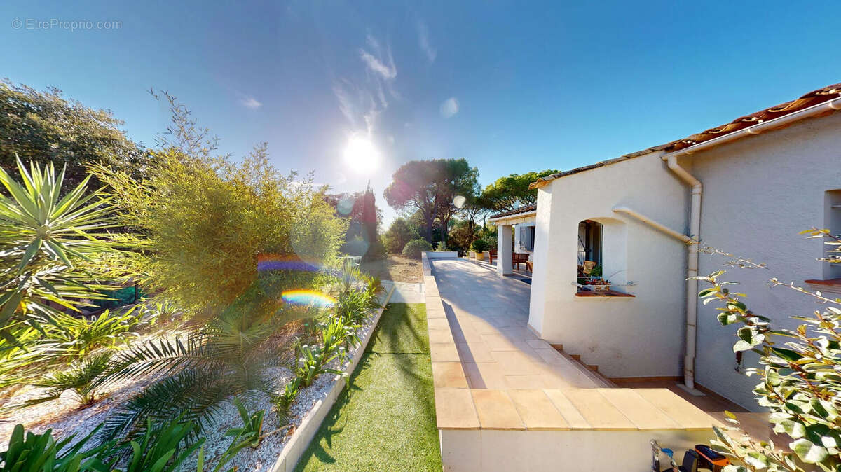 Maison à PUGET-SUR-ARGENS