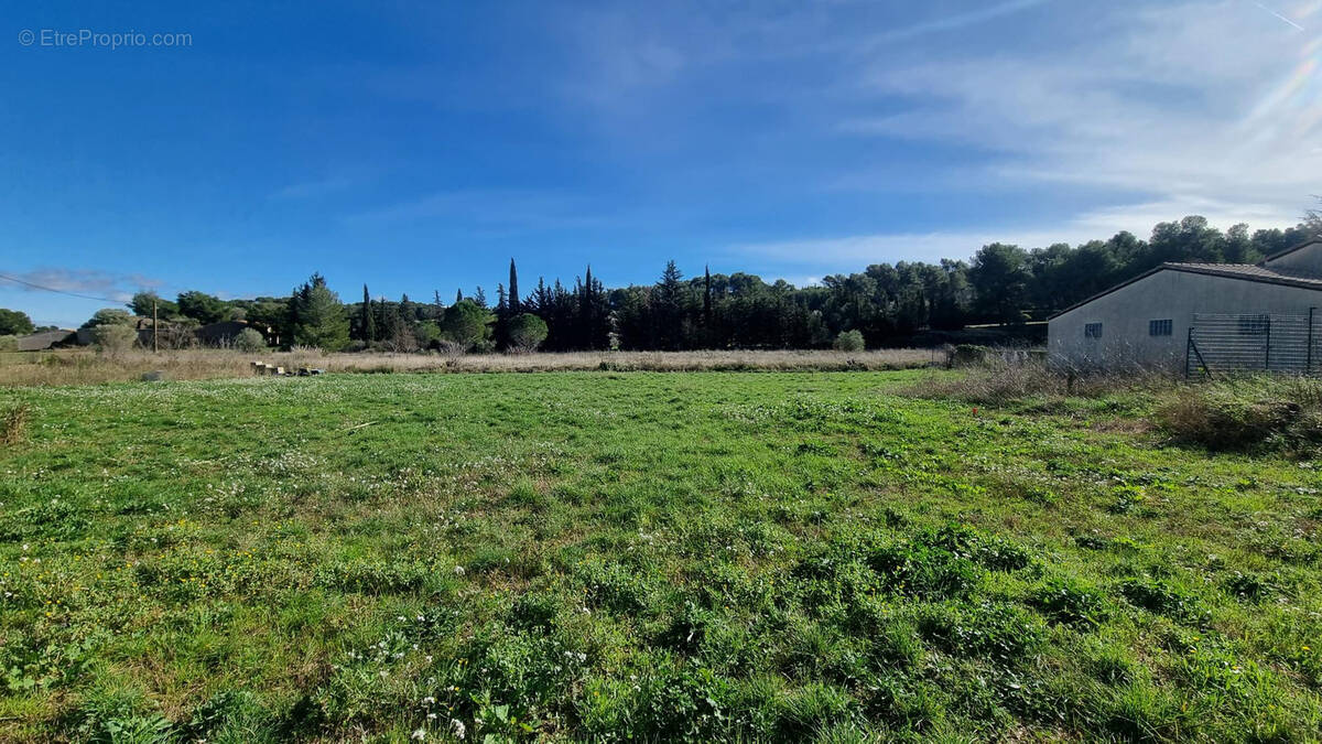 Terrain à ESCALES
