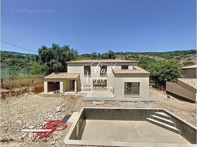 Maison à PLAN-DE-LA-TOUR