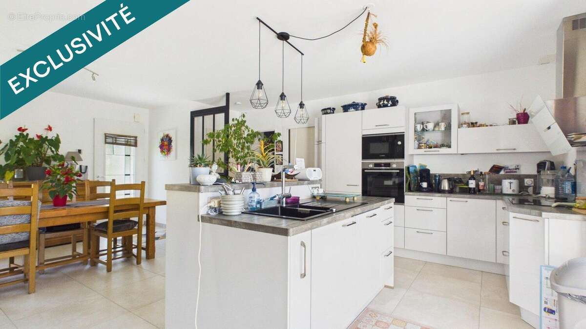 Maison 85 m² à Saint-Xandre  - photo 4