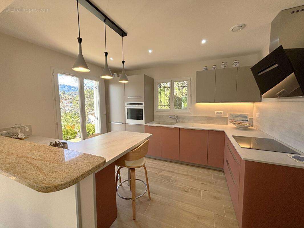 La Colle-sur-Loup, Élégante maison familiale rénovée, calme absolu - photo 6