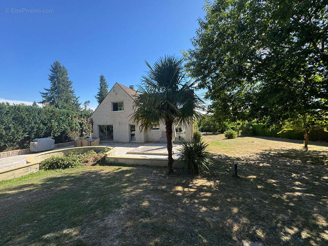 Maison à LES MESNULS