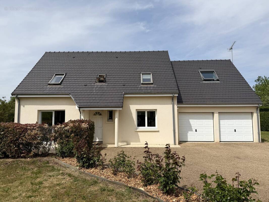 Façade - Maison à TORCE-EN-VALLEE