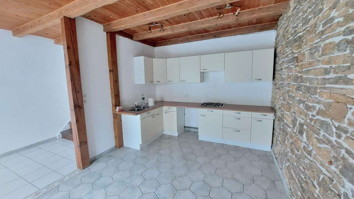 Maison à PONT-DE-ROIDE