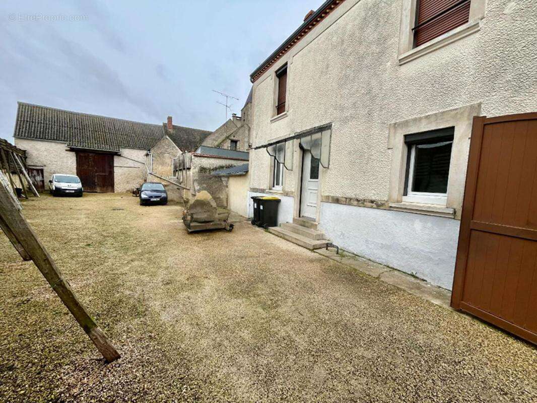 Maison à BAZOCHES-LES-GALLERANDES