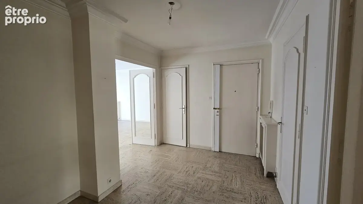 Saint-Étienne — 8 avenue du Général Leclerc : lumineux 4 pièces de 106 m2 avec grand balcon, dans une copropri - photo 8