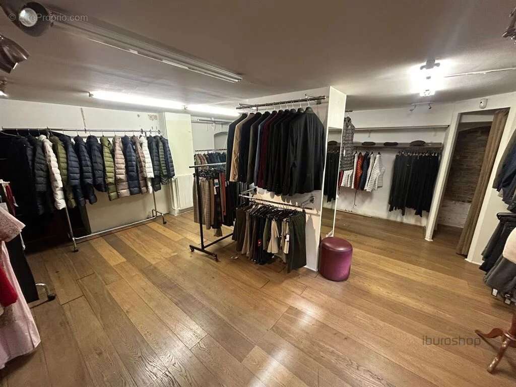 Commerce 117 m² à Paris-8e  - photo 3