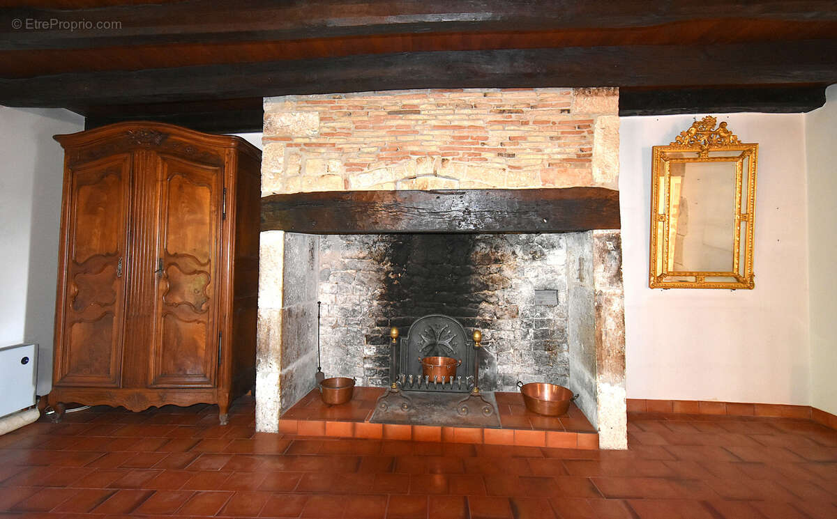 Maison à MONTAIGU-DE-QUERCY