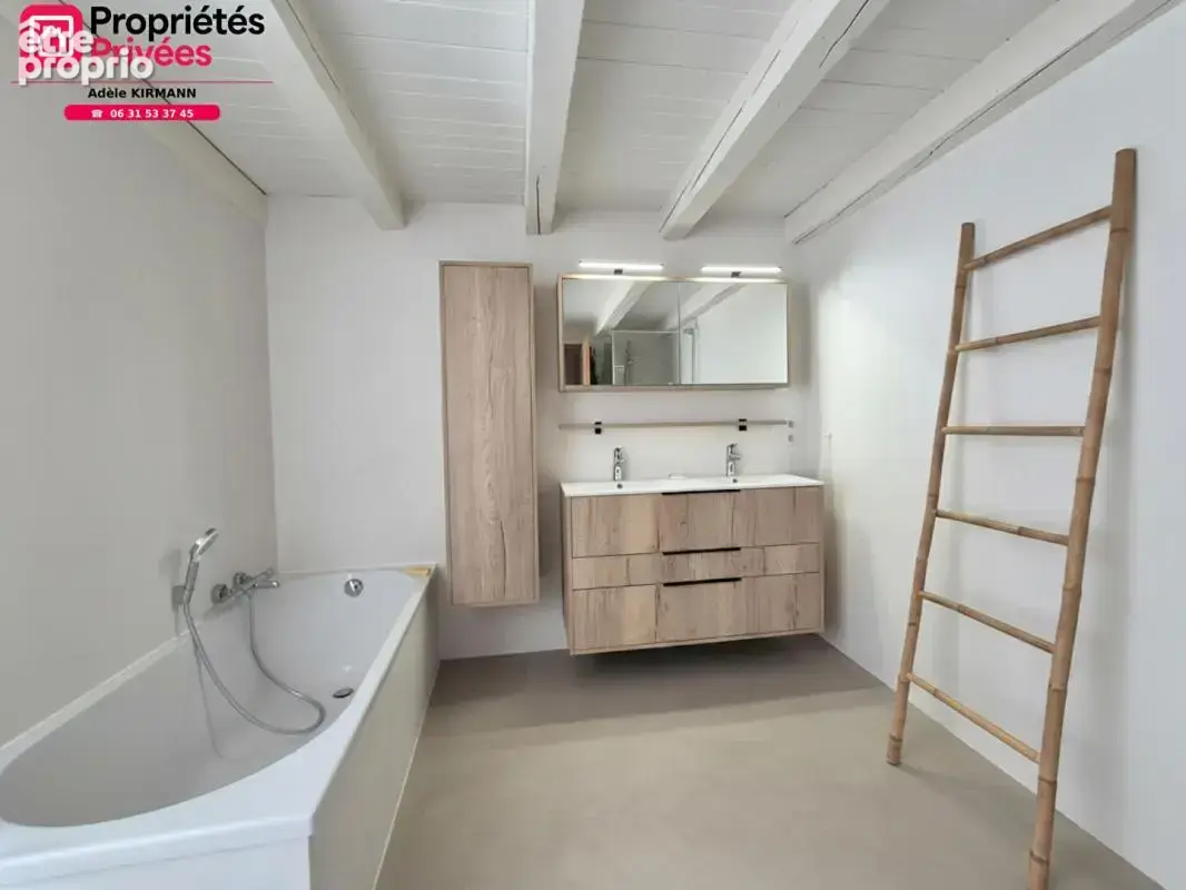 À vendre Collonges 01550 - Maison en pierre rénovée 4 chambres avec jardin et garage - photo 5