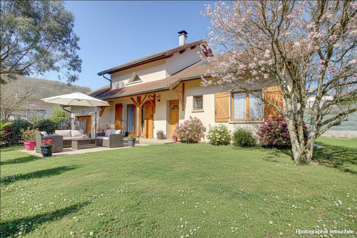 Maison à PEYRIEU
