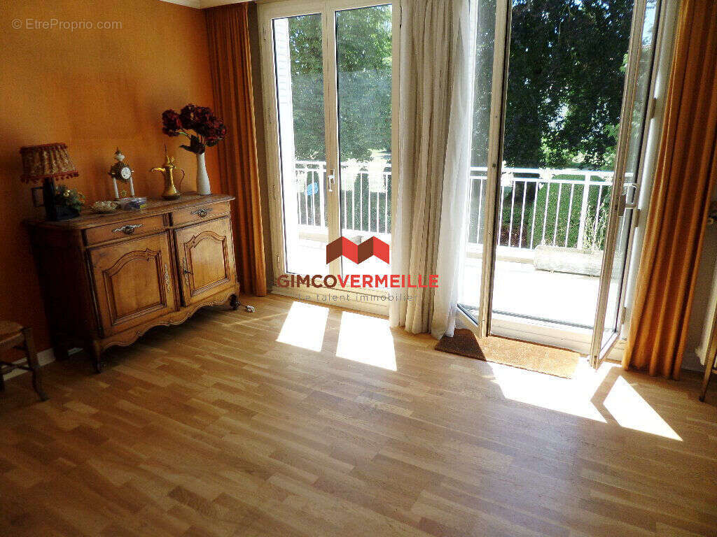 Appartement à LA CELLE-SAINT-CLOUD