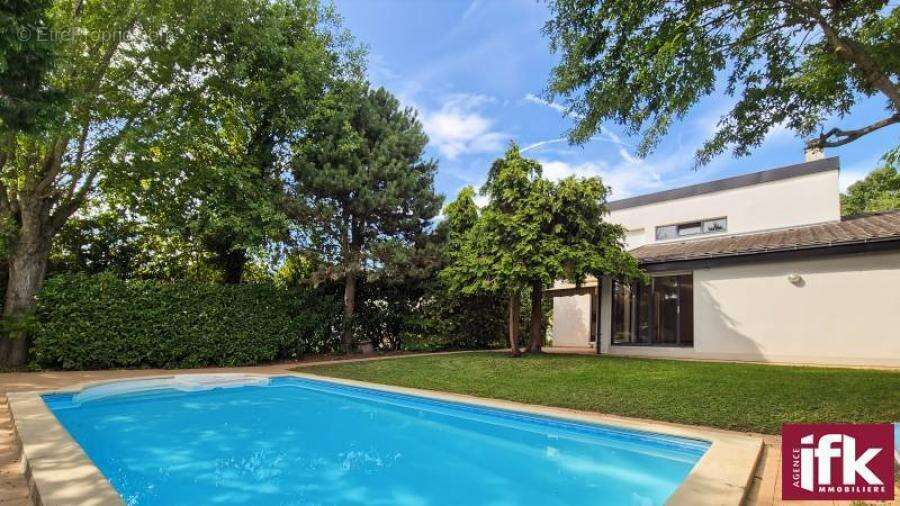 Horbourg-Wihr : Maison d'architecte d'exception avec piscine sur 12,54 ares - photo 2