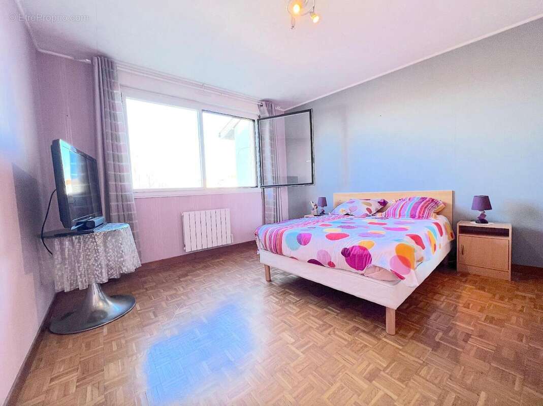   - Appartement à DECINES-CHARPIEU