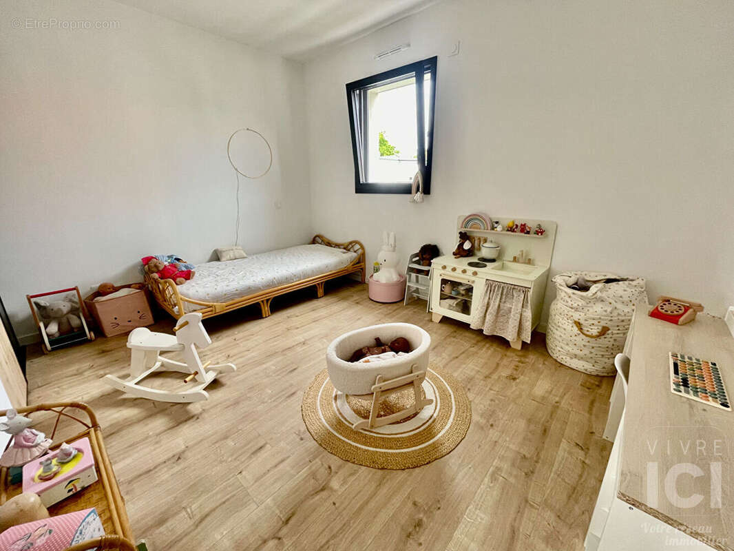 Maison - contemporaine - 140m² - 5 chambres - bourg - photo 12