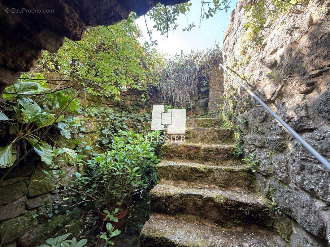 Maison à SAINT-PAUL-LE-JEUNE