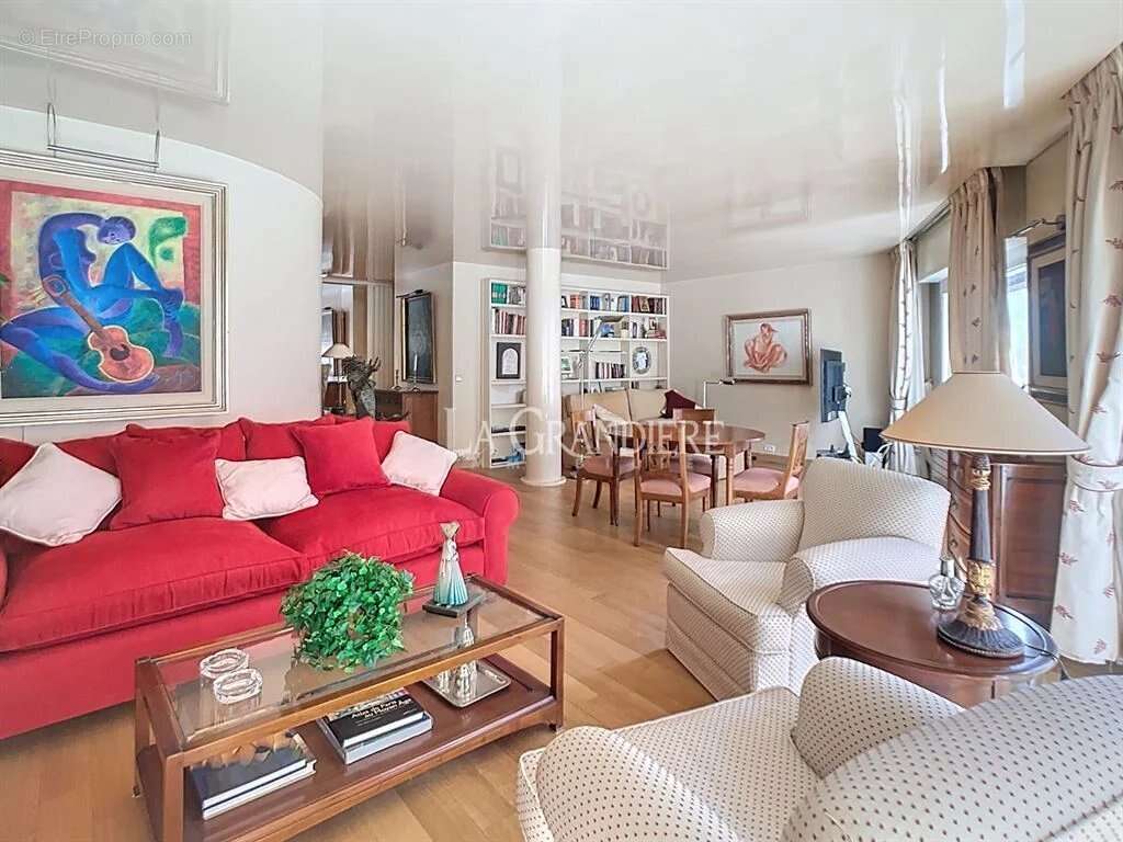 Appartement à PARIS-16E