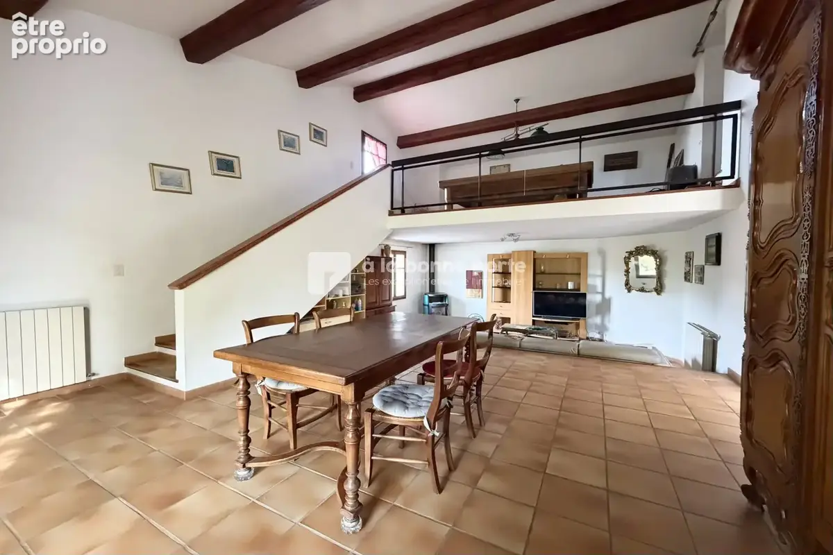 Maison 204 m² à Saint-Zacharie  - photo 5
