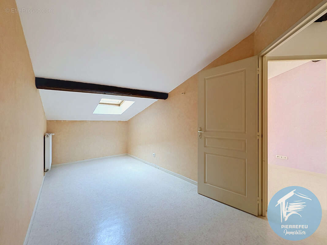 Tarare centre - immeuble de rapport r+2 de 277 m2 - vendu entierement loue - photo 9