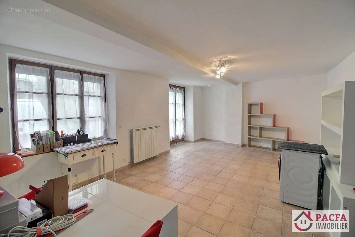 Maison à LABRUGUIERE