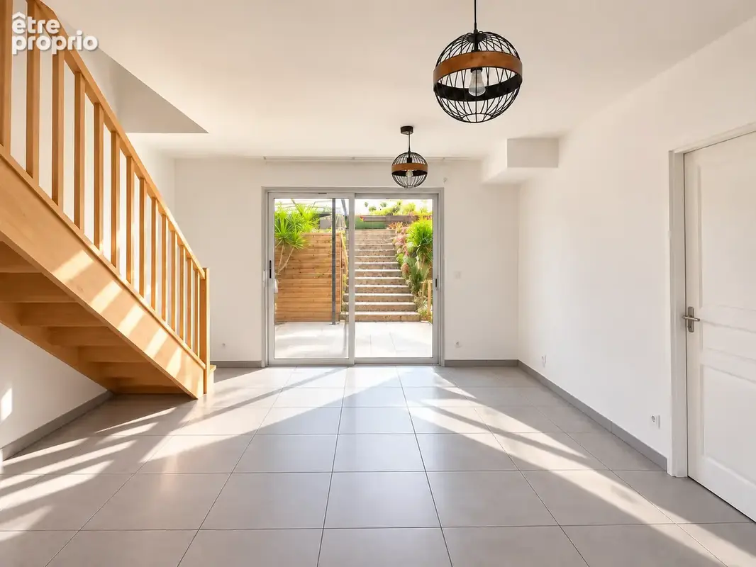 Maison T4 de 79 m2 avec jardin et stationnement LE REVEST-LES-EAUX - photo 2