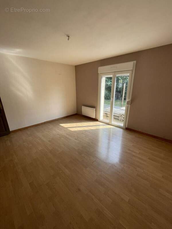 Maison à AVESNES-SUR-HELPE