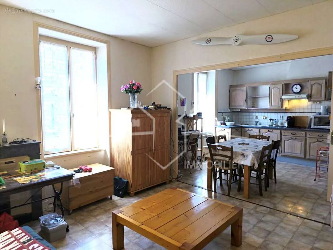 Maison à SAINT-UZE