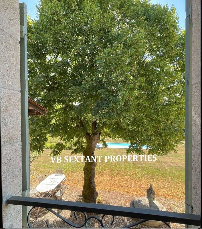 Sud Gironde, Belle maison de campagne rénovée, avec vue panoramique, dépendances  et piscine..11 hectares - photo 2
