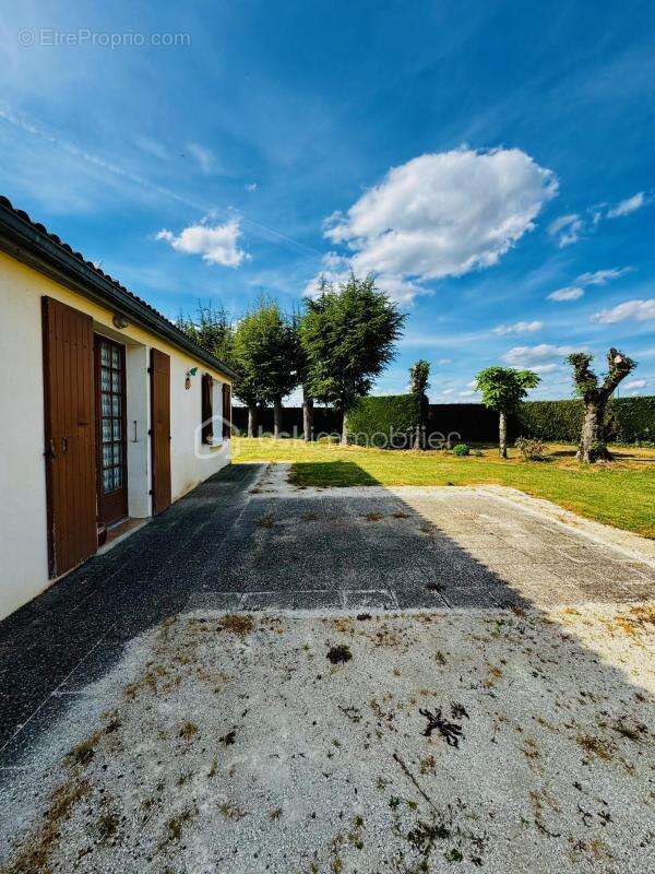  Charmant pavillon de plain-pied 3CH avec grand terrain clos 3000M 7KM RUFFEC - photo 10