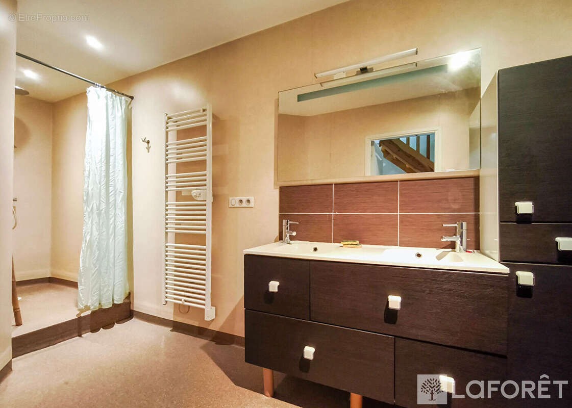 Appartement à AIGUILHE