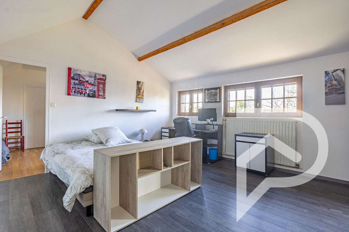 Maison à PEROY-LES-GOMBRIES