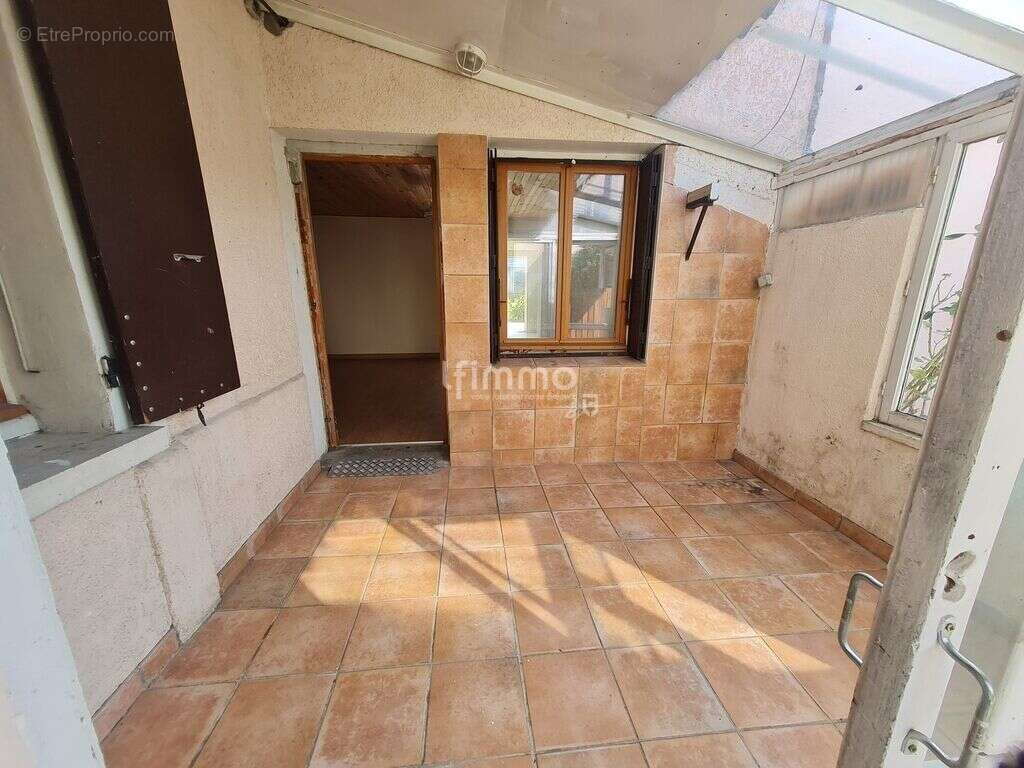 Maison 168m² 4 chs Terrain 621m² préau garage - photo 6