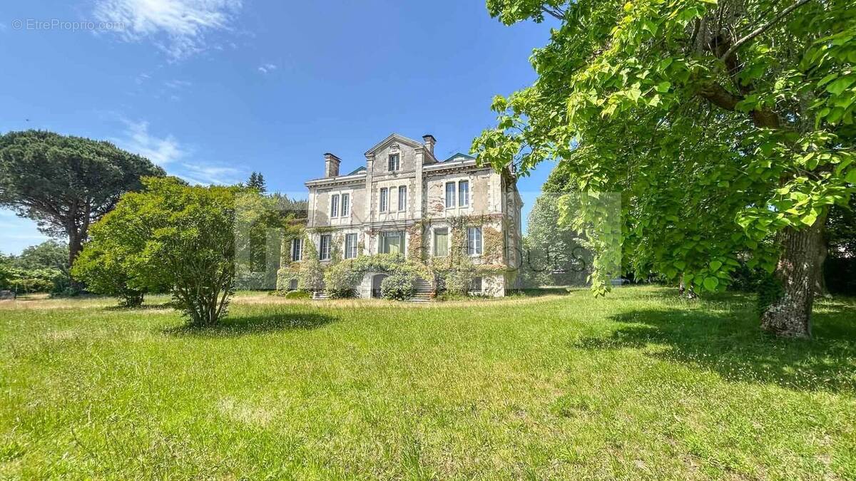 Maison à ONESSE-ET-LAHARIE