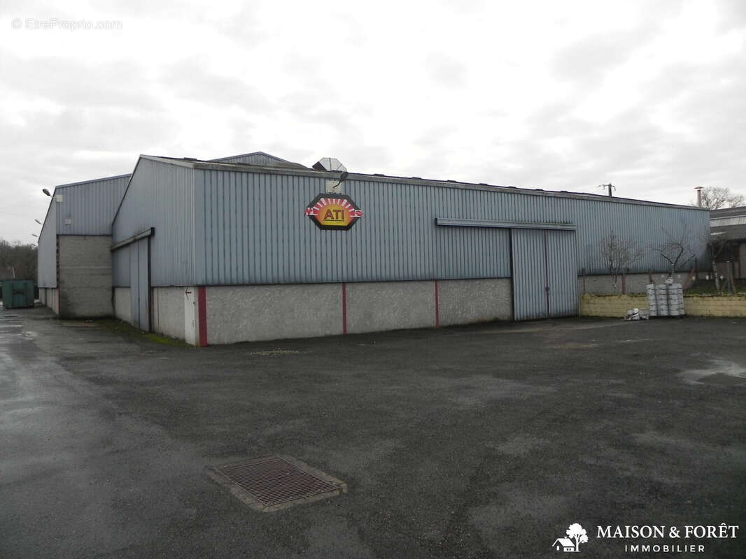 Commerce à CHAMPOULET