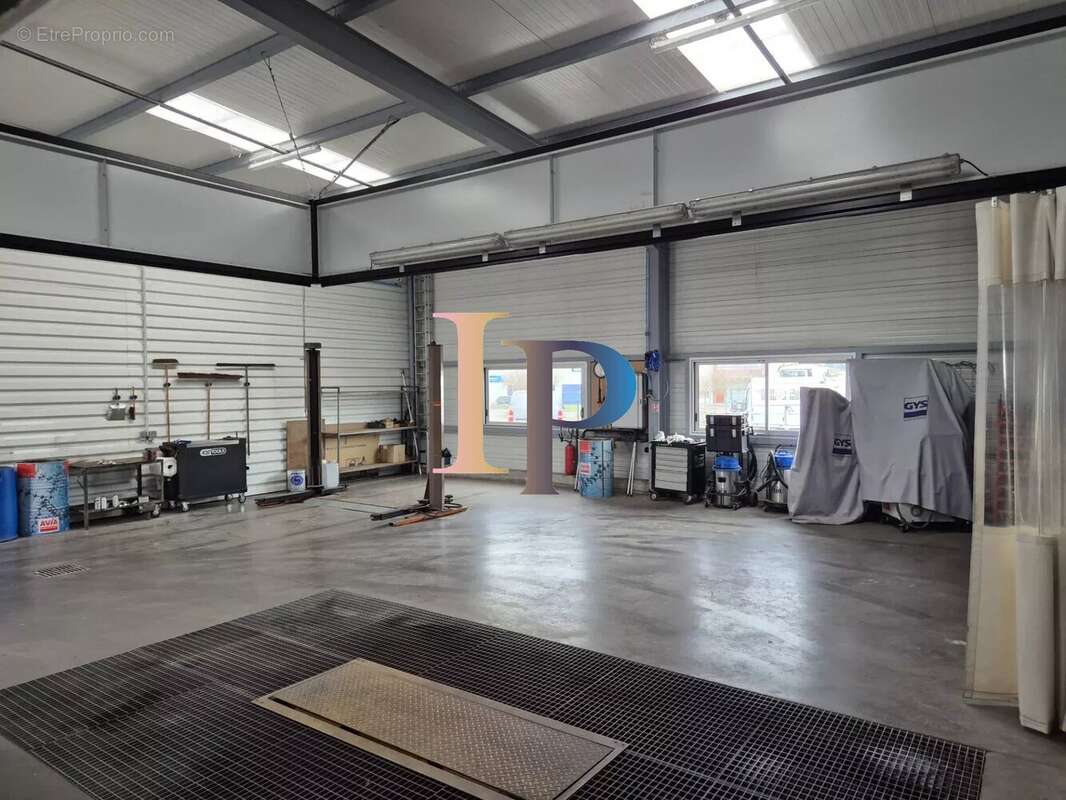 Local industriel et commercial - photo 13
