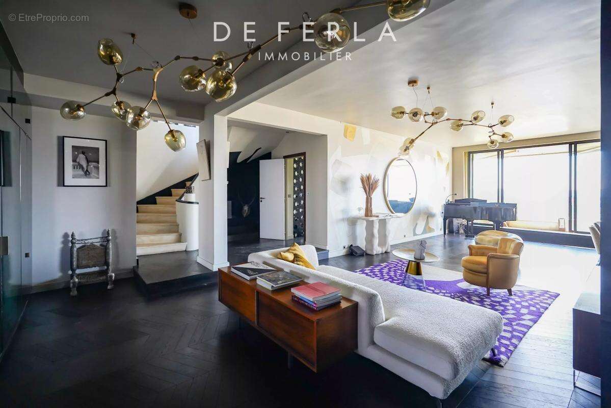 Appartement à PARIS-16E