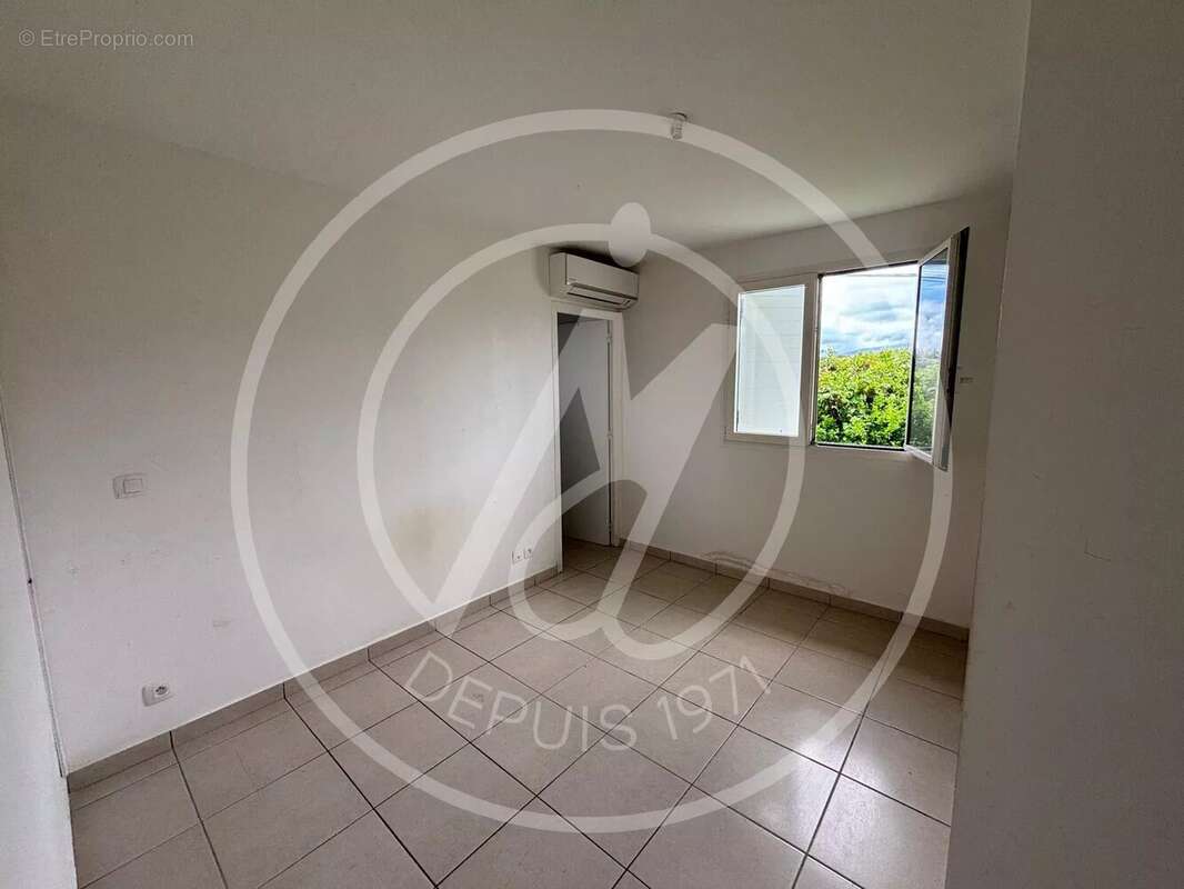 Maison à PETIT-BOURG