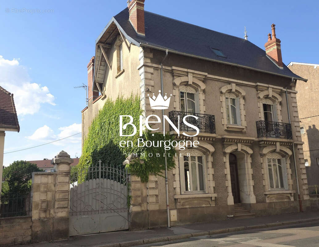 Maison à AUTUN