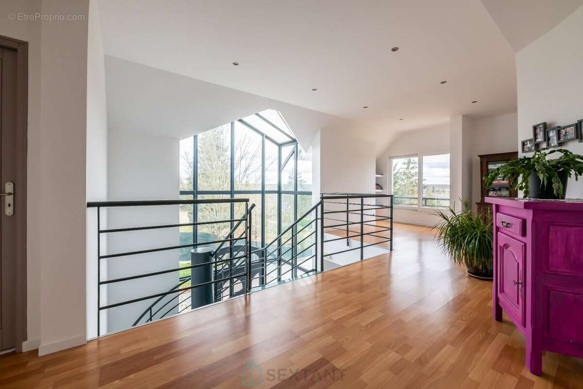 Villa d'architecte à 35 mn de Paris gare de Lyon. A 15 minutes de trois magnifiques golfs ! (golf Fontainebleau, Cély et Coudray - photo 11
