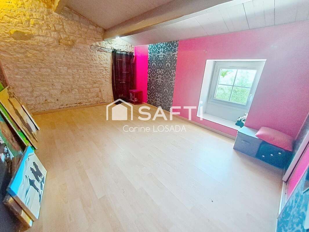 Maison 209 m² à Les Magnils-Reigniers  - photo 7