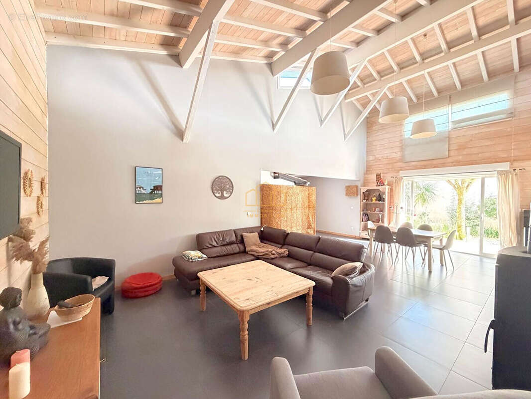 Maison contemporaine T5 à vendre à Gujan-Mestras - photo 8