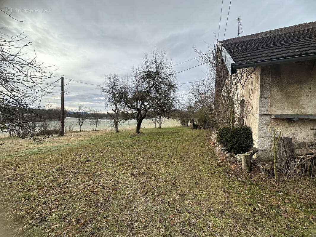 Maison à LAVIRON