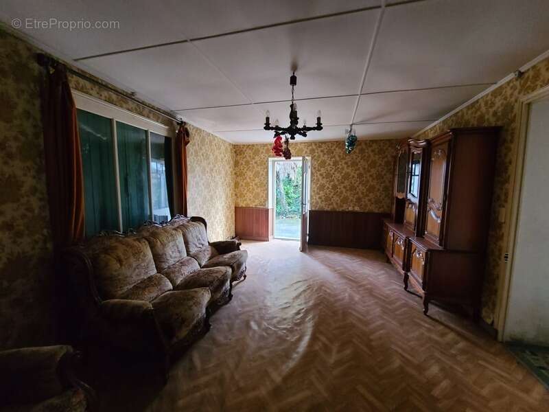 Maison à rénover avec dépendances NACHAMPS (17) - photo 7