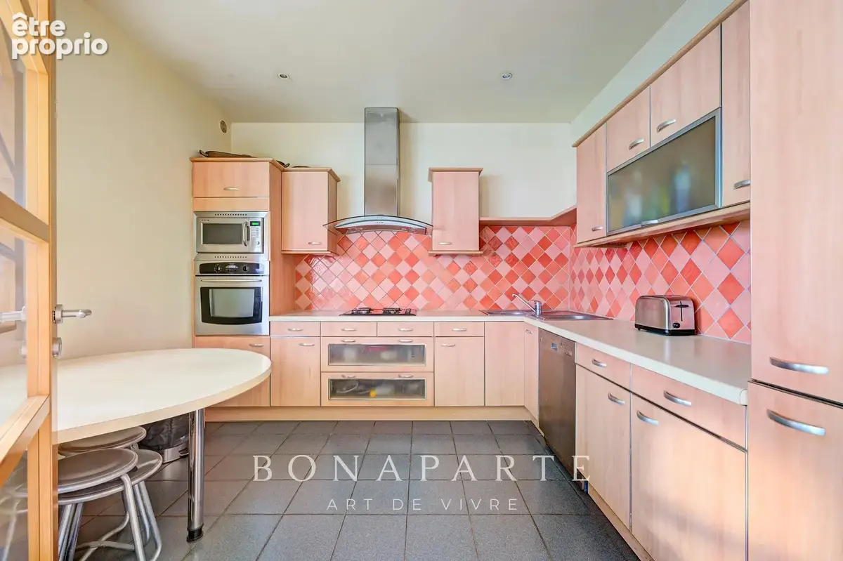 Au pied du métro marcel-sembat — souplex de 118 m² au sol - photo 5