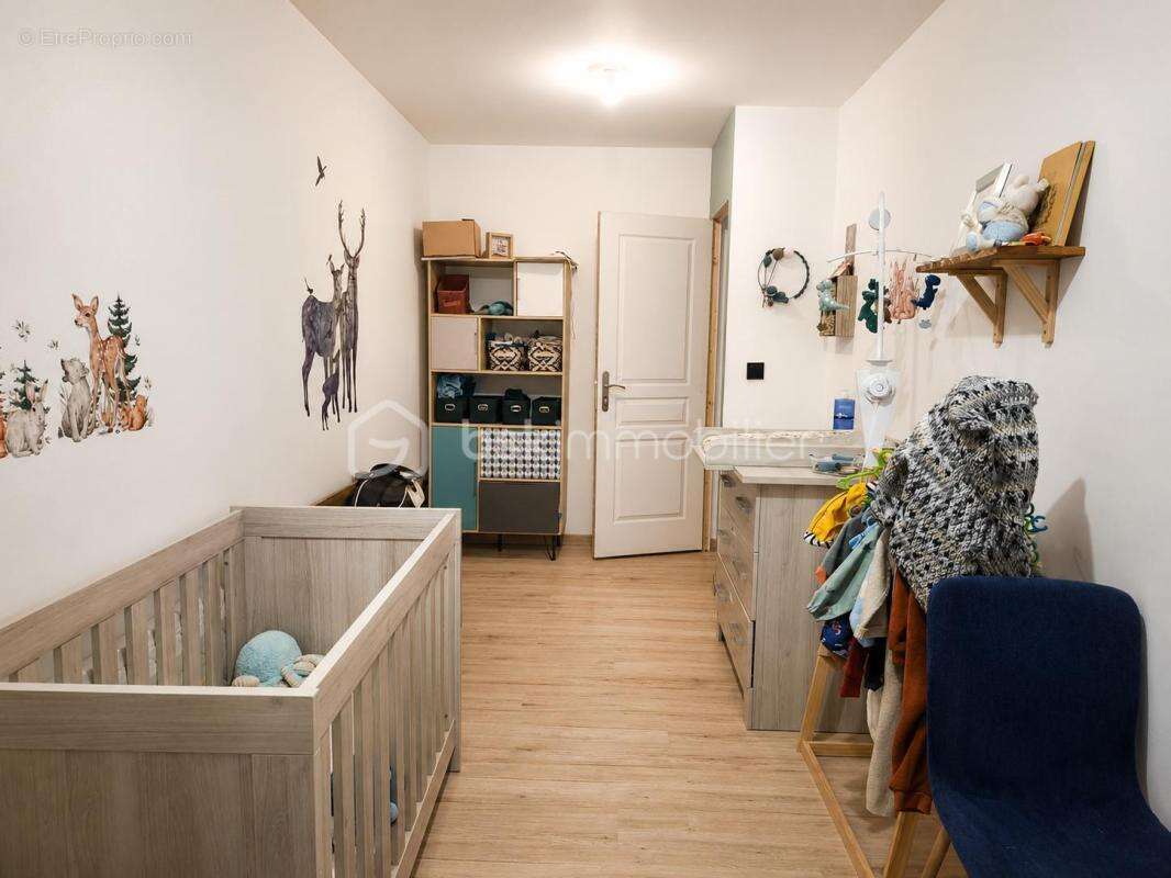 Corps de ferme de 210 m² avec appartement indépendant et plus de 440 m² de dépendances - photo 9
